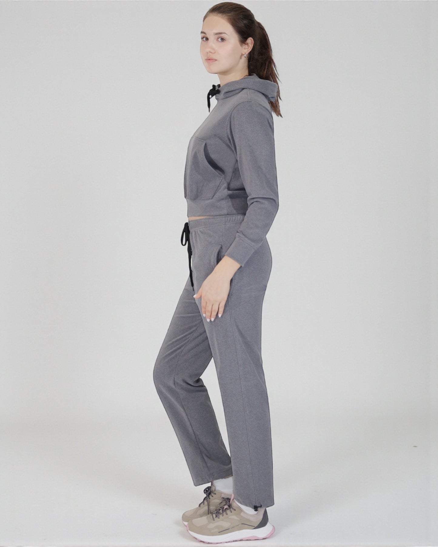 Women’s Soft-Stretch Tracksuit with Cropped Hoodie & Relax Sweatpants