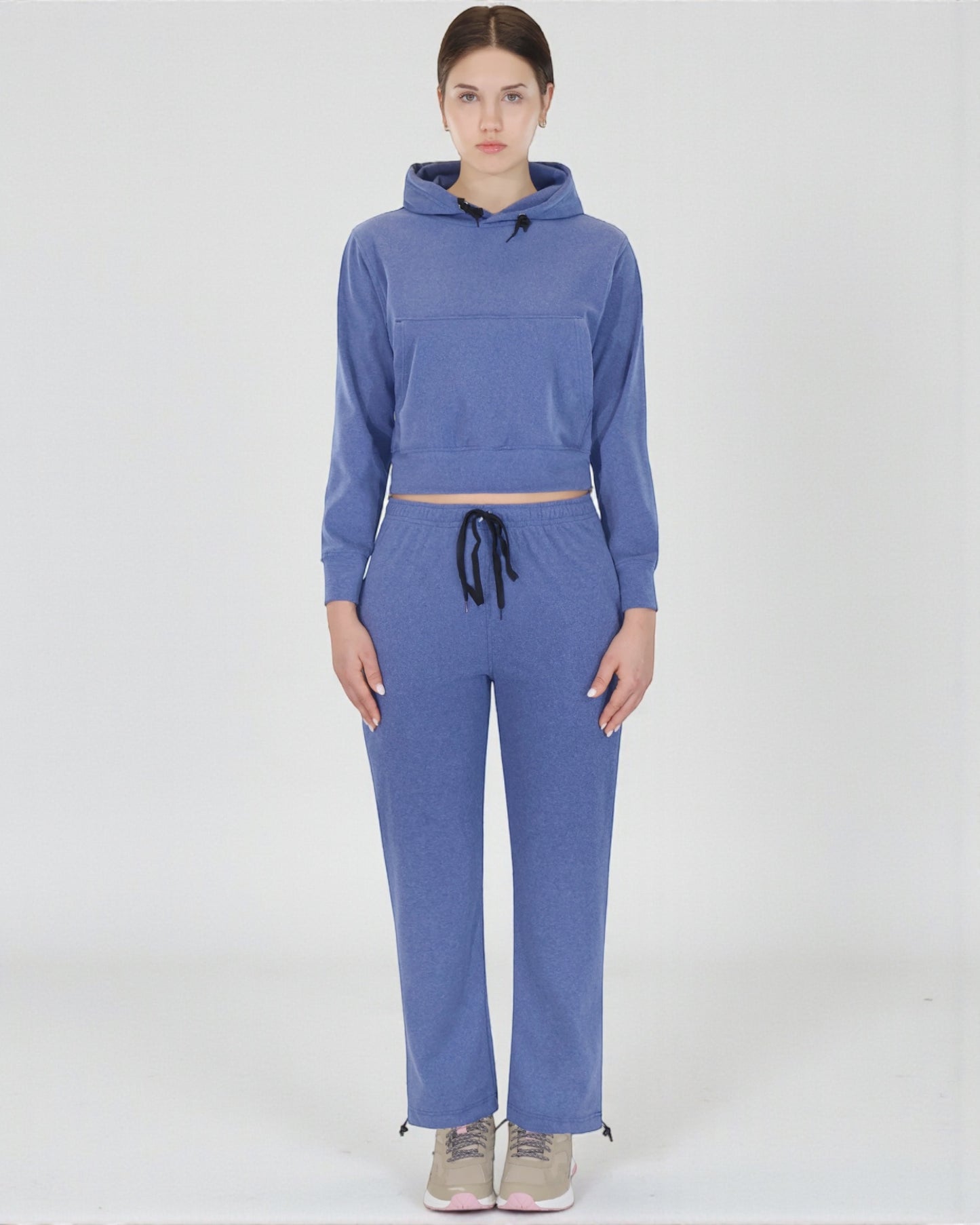 Women’s Soft-Stretch Tracksuit with Cropped Hoodie & Relax Sweatpants