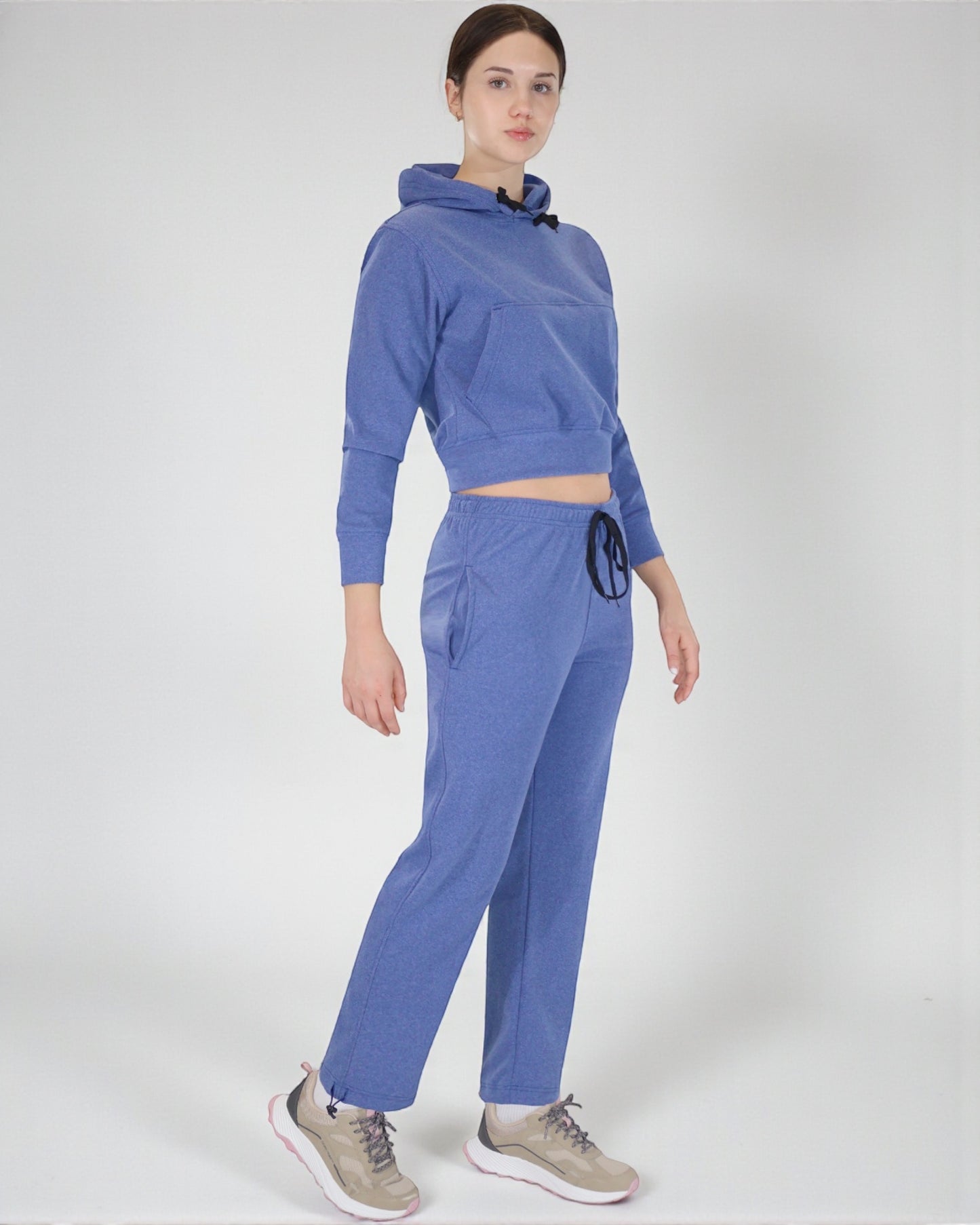 Women’s Soft-Stretch Tracksuit with Cropped Hoodie & Relax Sweatpants