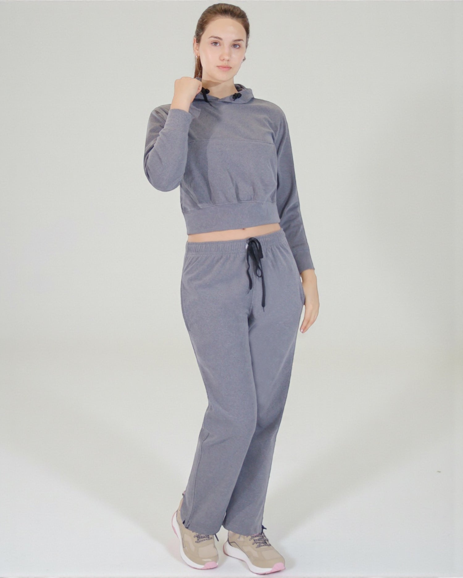 Women’s Soft-Stretch Tracksuit with Cropped Hoodie & Relax Sweatpants