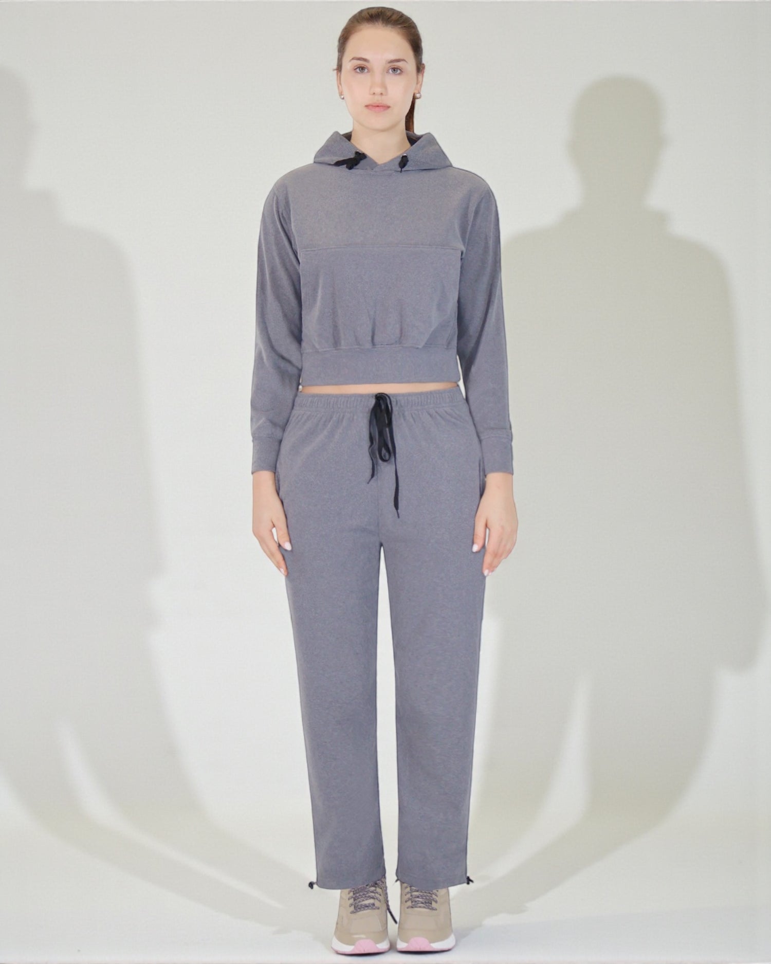 Women’s Soft-Stretch Tracksuit with Cropped Hoodie & Relax Sweatpants