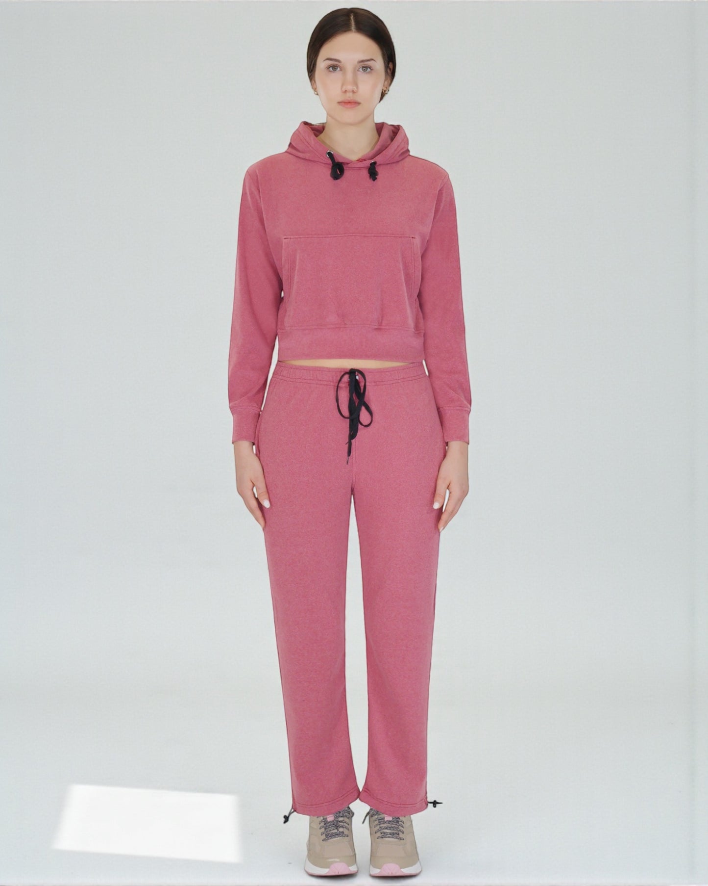 Women’s Soft-Stretch Tracksuit with Cropped Hoodie & Relax Sweatpants