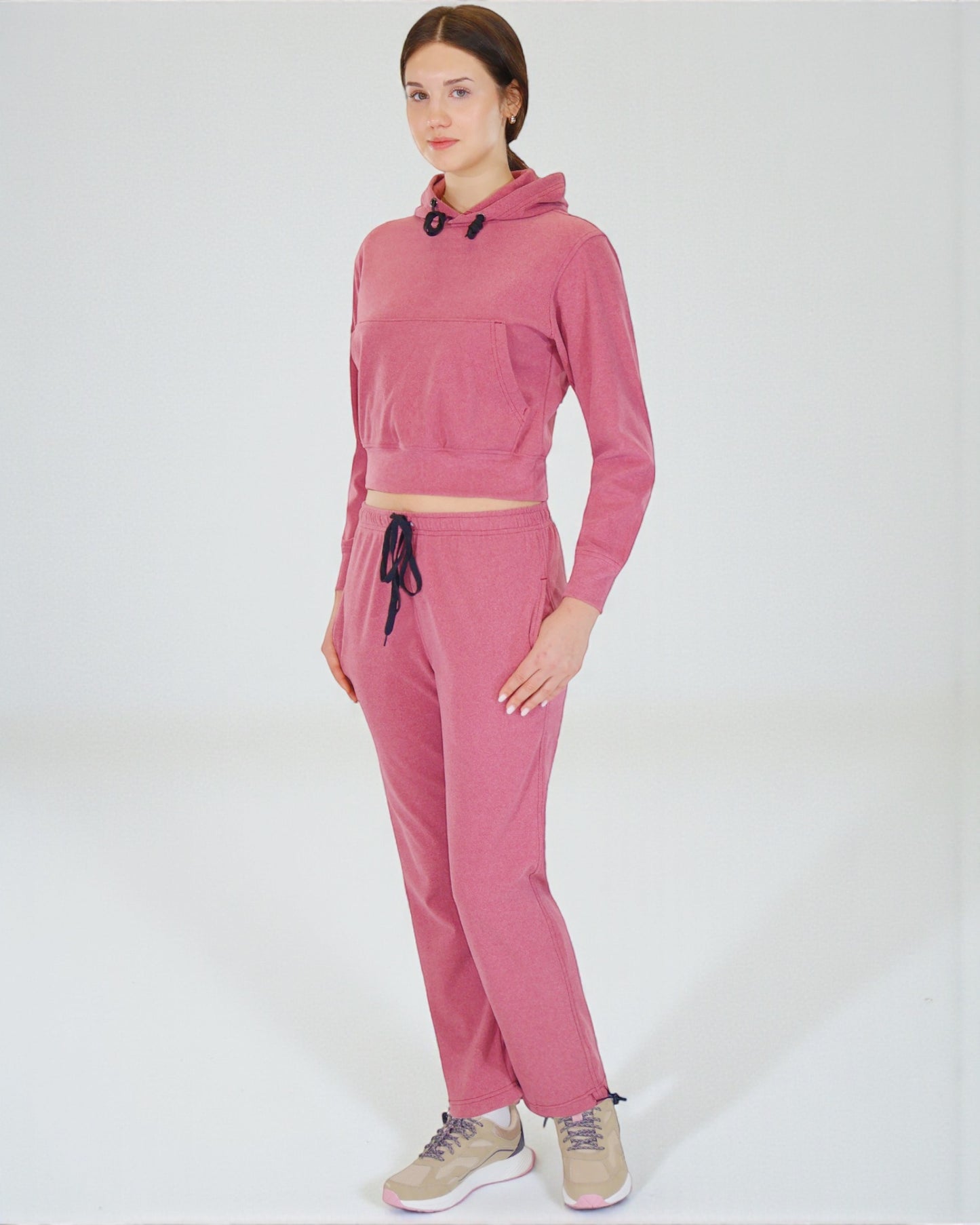 Women’s Soft-Stretch Tracksuit with Cropped Hoodie & Relax Sweatpants