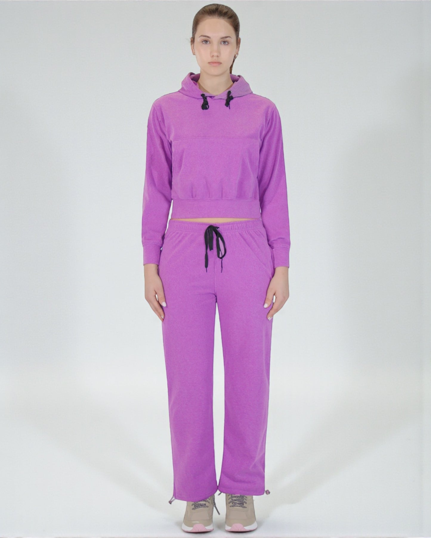 Women’s Soft-Stretch Tracksuit with Cropped Hoodie & Relax Sweatpants