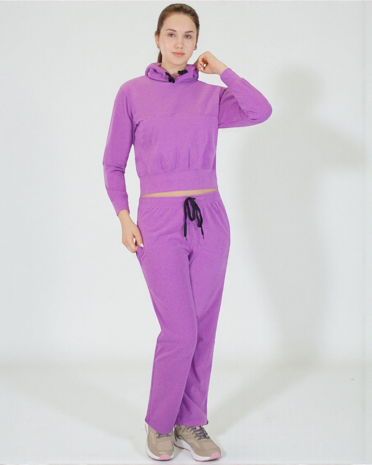 Women’s Soft-Stretch Tracksuit with Cropped Hoodie & Relax Sweatpants